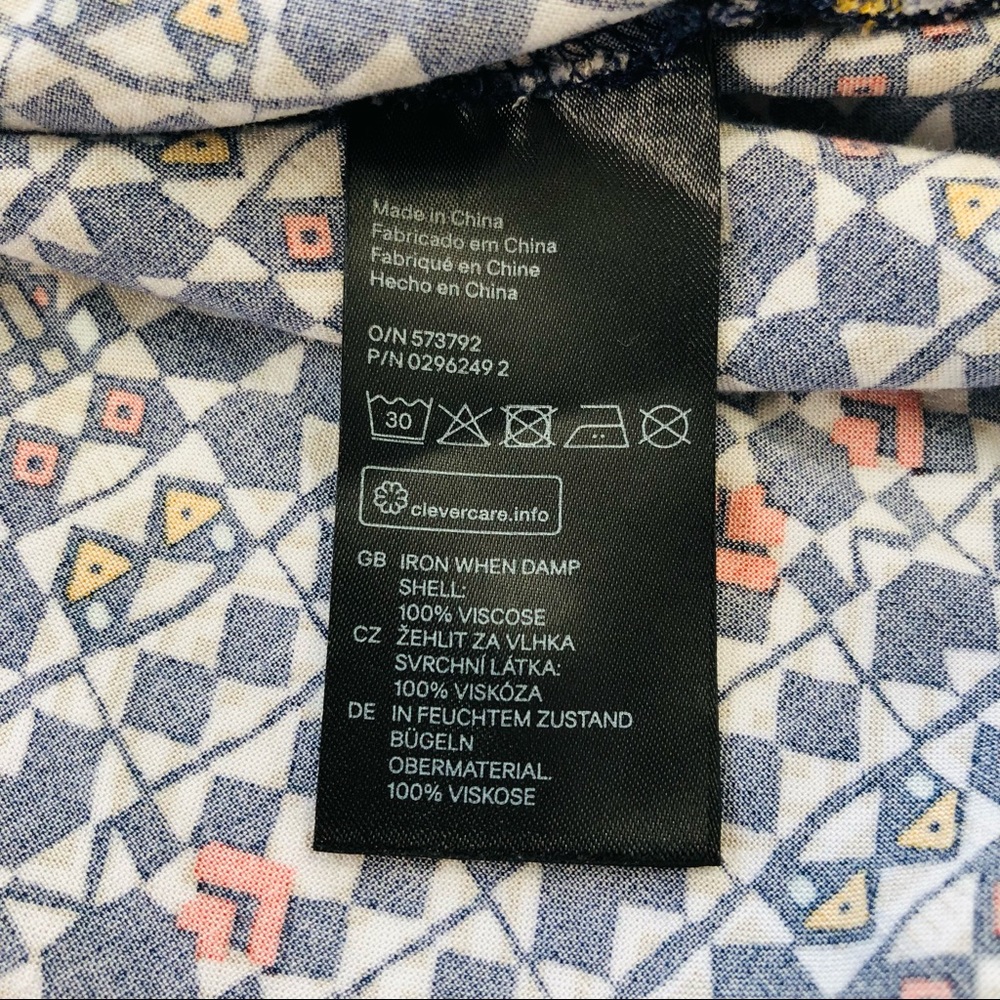 H&M, Geometric Design Sleeveless Dress, Size 4 - Picture 11 of 16
